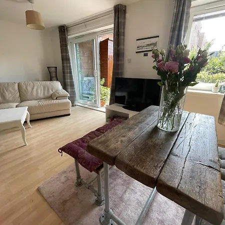 Pass The Keys Lovely 2bedroom Flat With Balcony Edinburgh