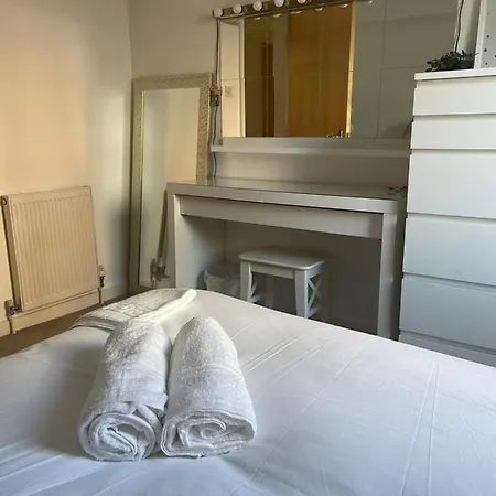 Apartment Pass The Keys Lovely 2bedroom Flat With Balcony *