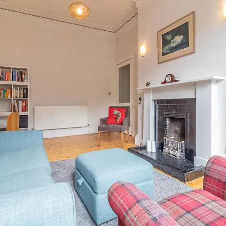 Pass The Keys Homely & Light-filled 1 Bedroom Flat In Chic Area Of Near Centre