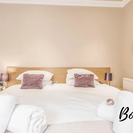 Gorgeous New Town Main Door 3br-3ba - Free Parking & Patio By Bonjour Residences