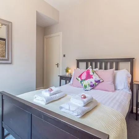 Pass The Keys Spacious And Homely Flat On The Royal Mile Apartment Edinburgh