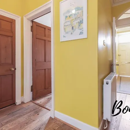 Georgian West End Main Door 2br-1ba, Near Eicc By Bonjour Residences Edinburgh