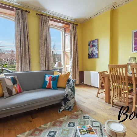 Georgian West End Main Door 2br-1ba, Near Eicc By Bonjour Residences *