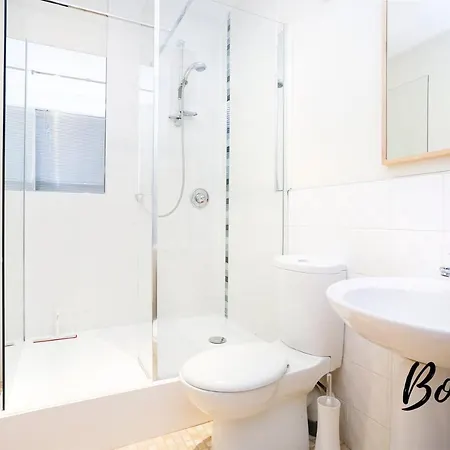 Apartamento Spacious 2br-2ba, Charlotte Square - Free Parking By Bonjour Residences *