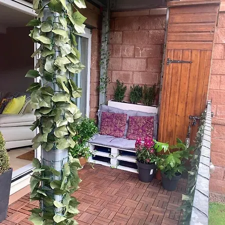 Pass The Keys Lovely 2bedroom Flat With Balcony Appartement