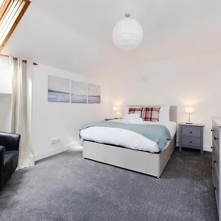 아파트 Joivy Beautiful Mews Near Princes Street *