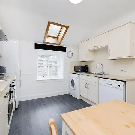 아파트 Joivy Beautiful Mews Near Princes Street *