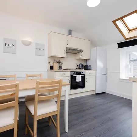 Joivy Beautiful Mews Near Princes Street *