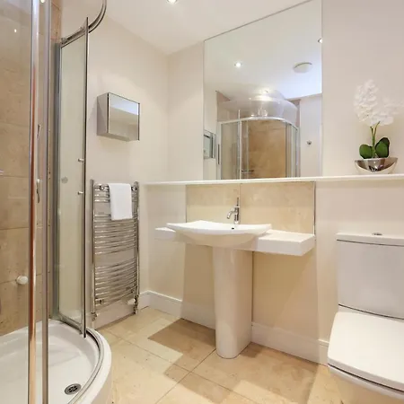 Lägenhet Joivy Spacious 2 Bed,2 Bath Flat, Free Parking And Rooftop Terrace *