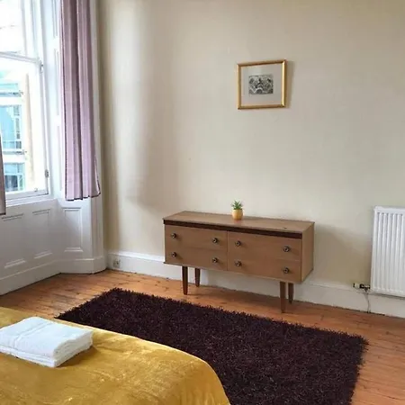 Apex Haymarket Station Apartment * Edinburgh