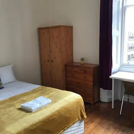 Apex Haymarket Station Apartment * Edinburgh