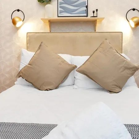 2 Bedroom City Centre Apartment - Near Edinburgh Castle & Haymarket Train Station - Sleeps 6 Edimburgo