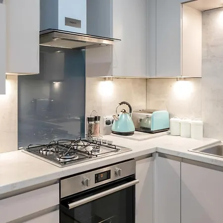 Appartamento 2 Bedroom City Centre Apartment - Near Edinburgh Castle & Haymarket Train Station - Sleeps 6