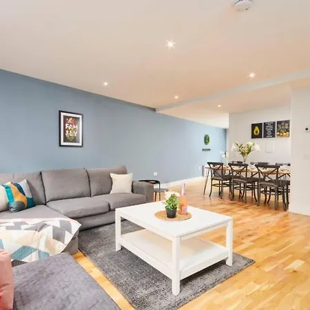 Stunning Townhouse // Sleeps 8 Dom wakacyjny