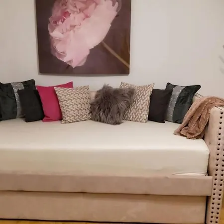 Apartment Sleeps 6 On Separate Beds, 4 Smart Tvs, Netflix Edinburgh
