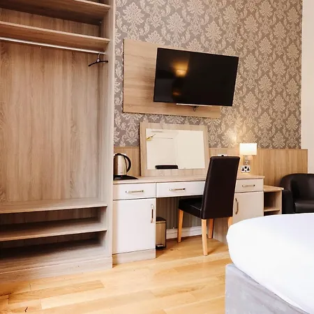 Castle Street 3*