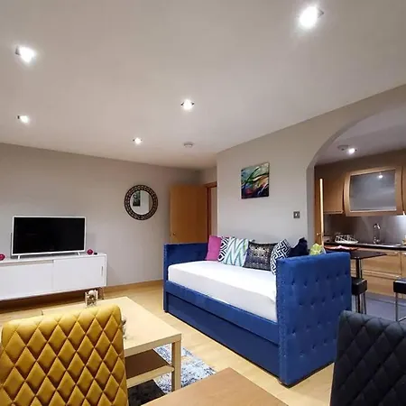 Lejlighed 2 Bed Aprtmt- Waterfront, 5 Beds, Parking Edinburgh