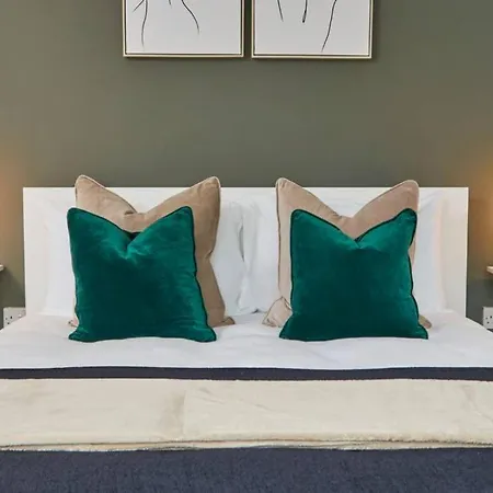 Stunning Townhouse // Sleeps 8 Edynburg