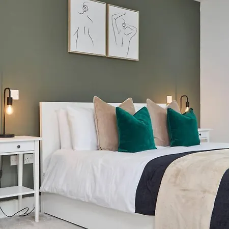 Stunning Townhouse // Sleeps 8 Сasa de vacaciones *