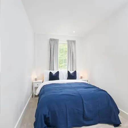 Stunning Townhouse // Sleeps 8