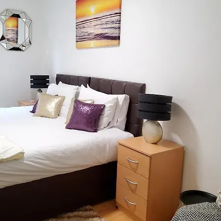 Sleeps 6 On Separate Beds, 4 Smart Tvs, Netflix Edinburgh
