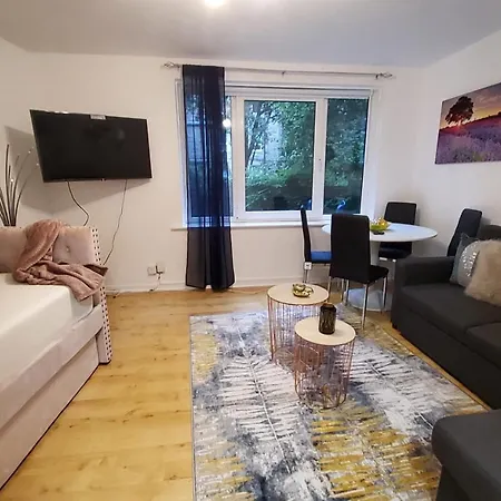 Sleeps 6 On Separate Beds, 4 Smart Tvs, Netflix Edinburgh