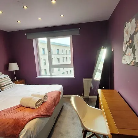 4 Separate Beds, Sleeps 6, Beautiful 2 Bed Apt *