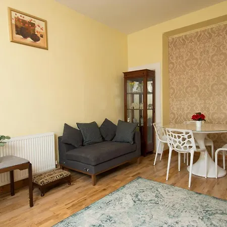 بيت للعطل 7 Bedroom Townhouse