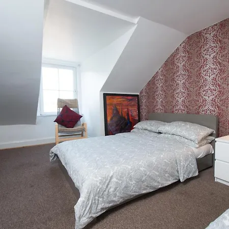 7 Bedroom Townhouse * Edinburgh