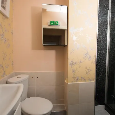 بيت للعطل 7 Bedroom Townhouse