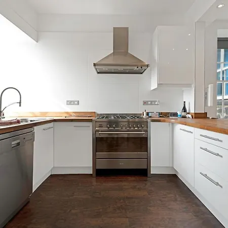 Old Town Spacious 5br-2ba, Near Royal Mile By Bonjour Residences Edinburgh