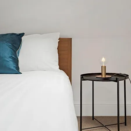 Old Town Spacious 5br-2ba, Near Royal Mile By Bonjour Residences * Edinburgh