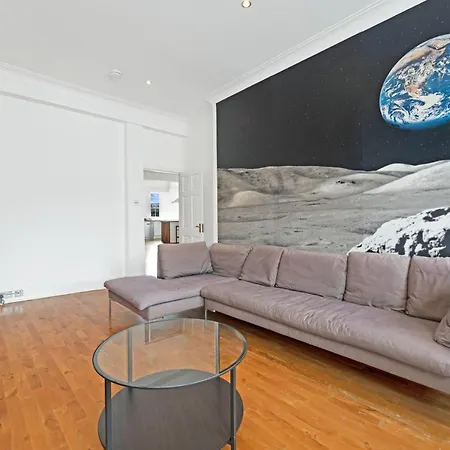 Old Town Spacious 5br-2ba, Near Royal Mile By Bonjour Residences * Edinburgh