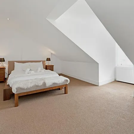 Old Town Spacious 5br-2ba, Near Royal Mile By Bonjour Residences Edinburgh