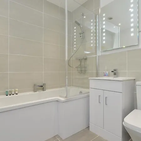 By The Meadows, Close To Centre Apartment *