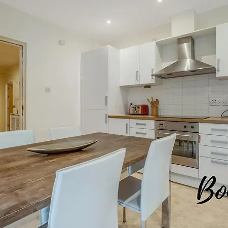 Spacious 2Br-2Ba - Grassmarket - Free Parking By Bonjour Residences Edinburgh