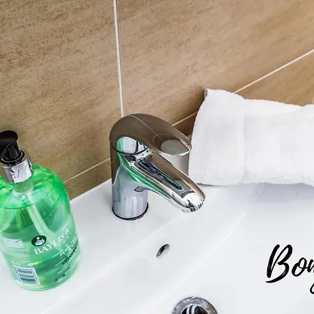 Royal Mile 4br-3ba - Views & Free Parking By Bonjour Residences Apartment