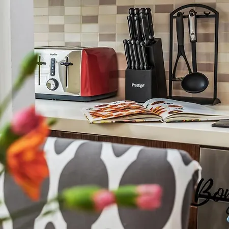 Apartment Royal Mile 4br-3ba - Views & Free Parking By Bonjour Residences