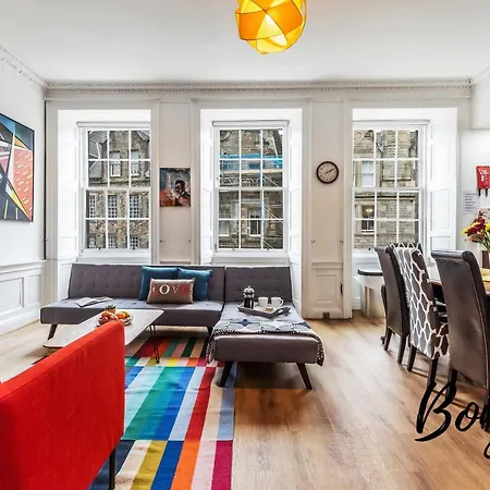 Royal Mile 4br-3ba - Views & Free Parking By Bonjour Residences Edinburgh