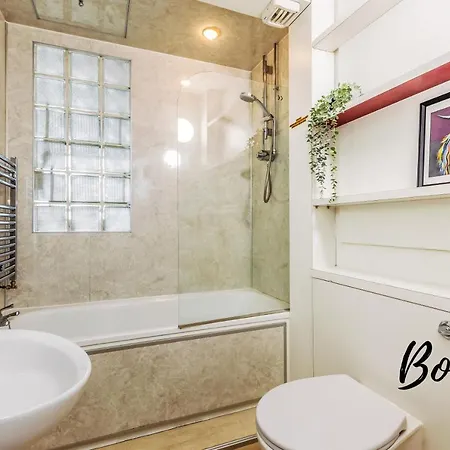 New Town 3br-1ba, St. James Centre - Free Parking By Bonjour Residences شقة