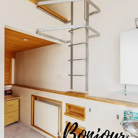 New Town 3br-1ba, St. James Centre - Free Parking By Bonjour Residences شقة