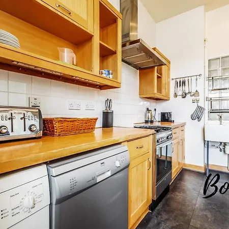 New Town 3br-1ba, St. James Centre - Free Parking By Bonjour Residences شقة *