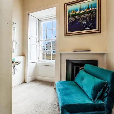 New Town 3br-1ba, St. James Centre - Free Parking By Bonjour Residences شقة *