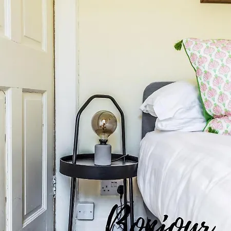 New Town 3br-1ba, St. James Centre - Free Parking By Bonjour Residences *