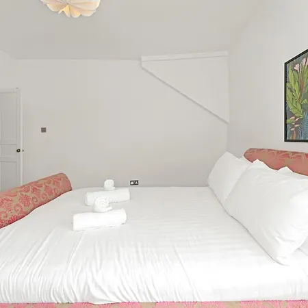 Old Town Spacious 5br-2ba, Near Royal Mile By Bonjour Residences * Edinburgh