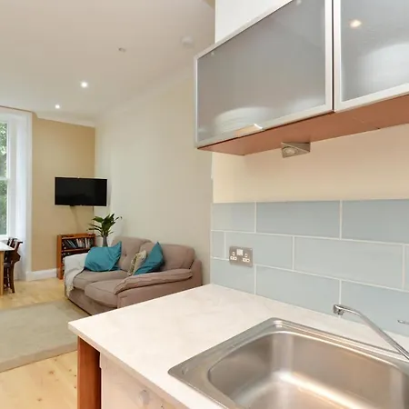 By The Meadows, Close To Centre アパート