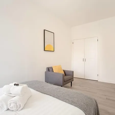 Апартаменты Modern & Bright 1 Bed For 4 Close To Centre! Эдинбург