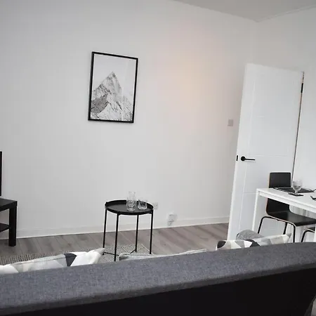 Modern & Bright 1 Bed For 4 Close To Centre! Апартаменты Эдинбург
