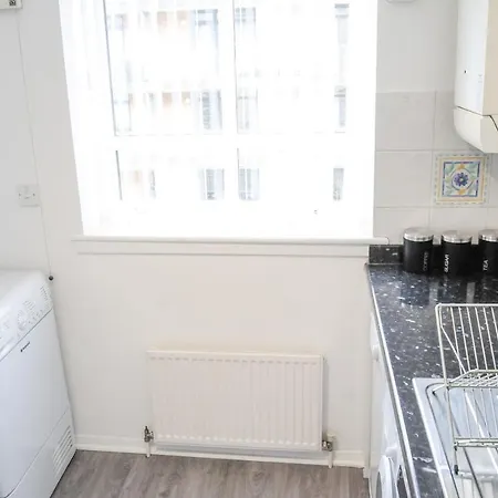 Peaceful And Quiet In A Bustling Apartment Edinburgh