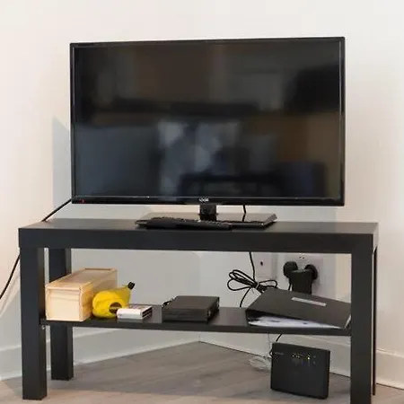 Апартаменты Modern & Bright 1 Bed For 4 Close To Centre! *